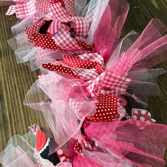 Garland - Approx 6 ft - NWT - Handmade - Pink, Red, White & Black - Picture 2 of 4